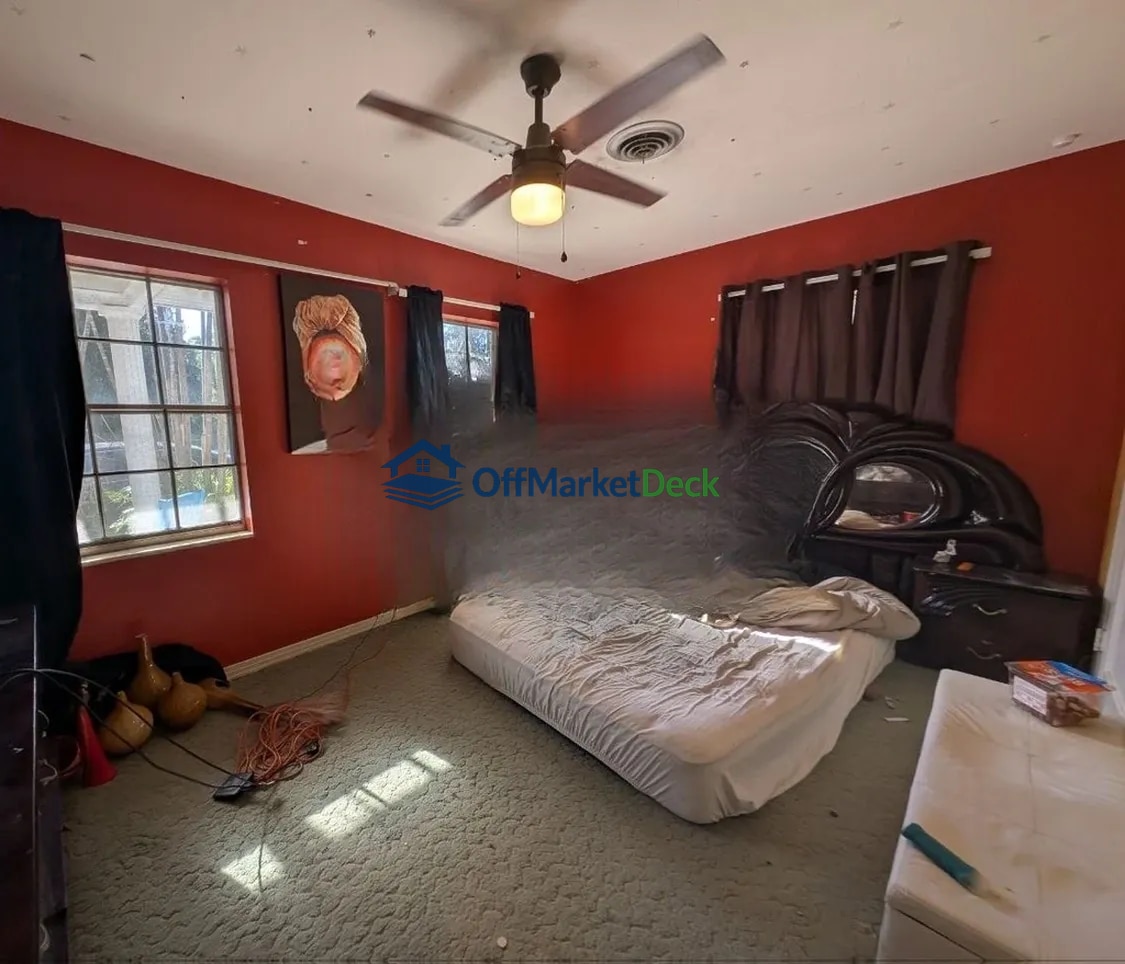 Off-market house in Bartow, Florida — 6 beds, 3 baths, $224,990 — photo 4 of 8