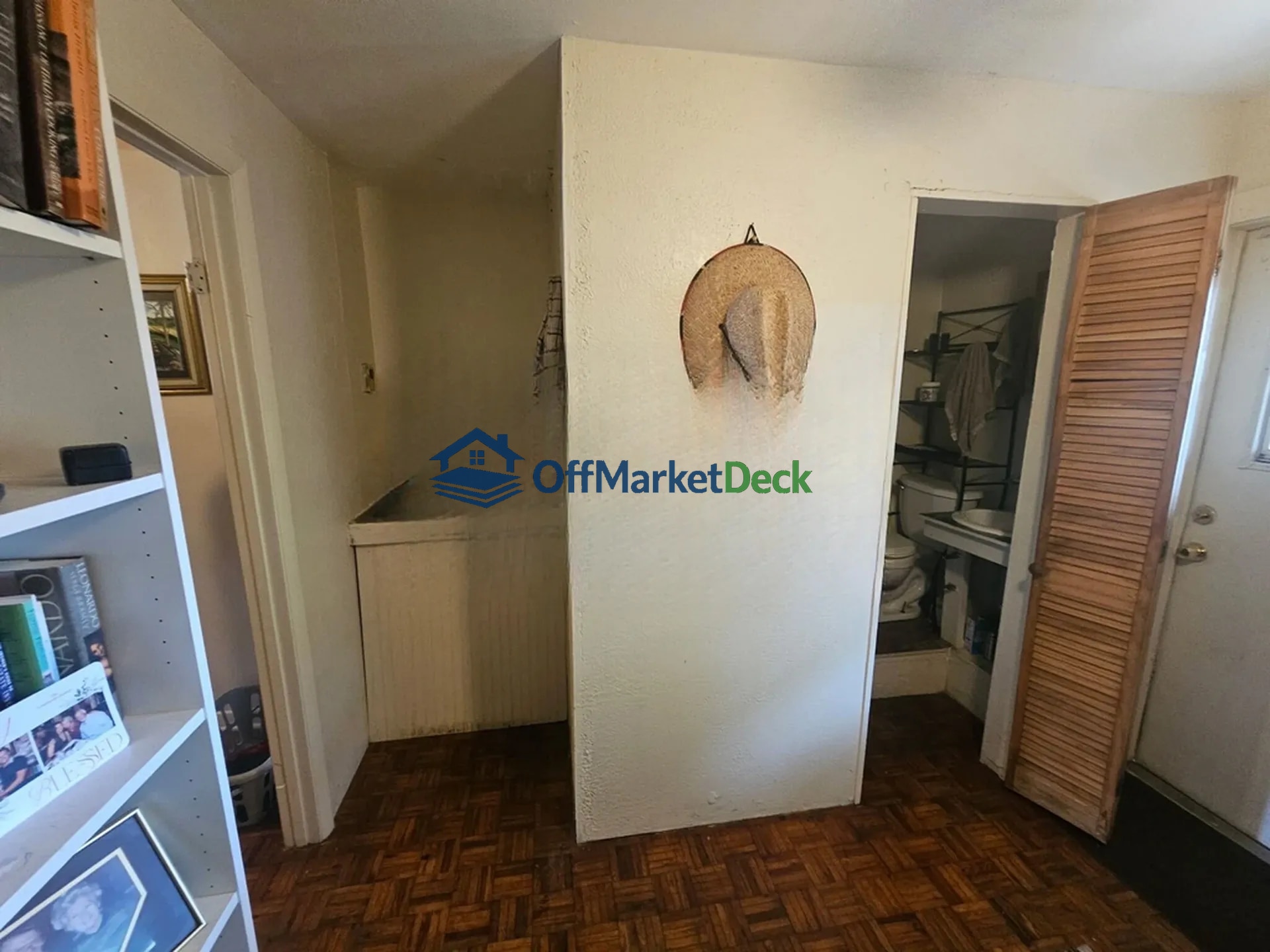 Off-market house in Largo, Florida — 1 bed, 1 bath, $252,990 — photo 8 of 8