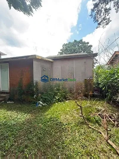Off-market house in Kansas City, Missouri — 3 beds, 2.5 baths, $64,900 — photo 8 of 8