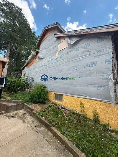 Off-market house in Kansas City, Missouri — 3 beds, 2.5 baths, $64,900 — photo 6 of 8