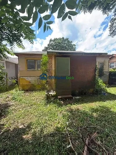 Off-market house in Kansas City, Missouri — 3 beds, 2.5 baths, $64,900 — photo 4 of 8