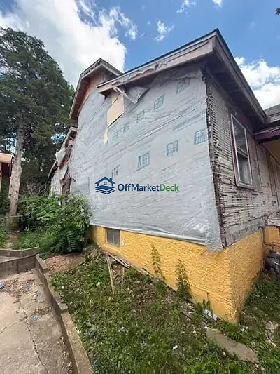 Off-market house in Kansas City, Missouri — 3 beds, 2.5 baths, $64,900 — photo 5 of 8