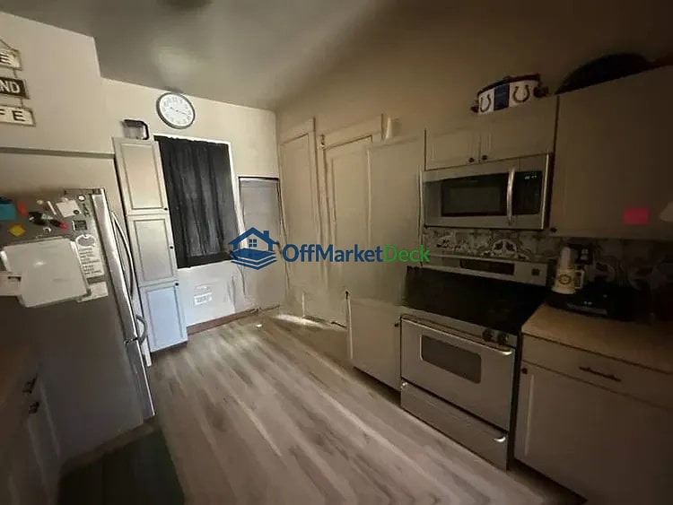 Off-market house in Indianapolis, Indiana — 3 beds, 2 baths, $129,990 — photo 7 of 8