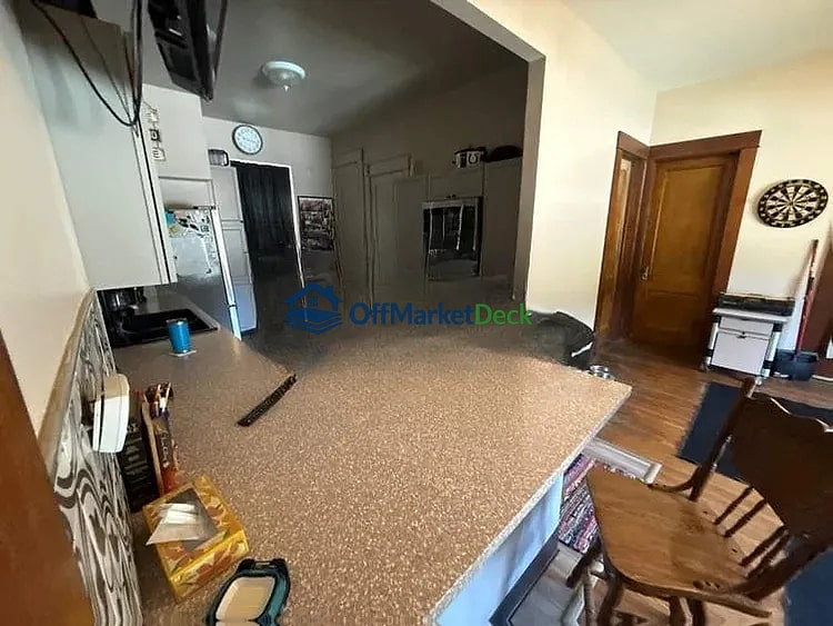 Off-market house in Indianapolis, Indiana — 3 beds, 2 baths, $129,990 — photo 5 of 8