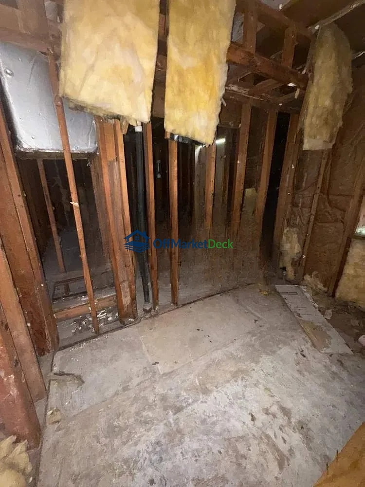 Off-market house in Lawton, Oklahoma — 2 beds, 1 bath, $40,000 — photo 6 of 8