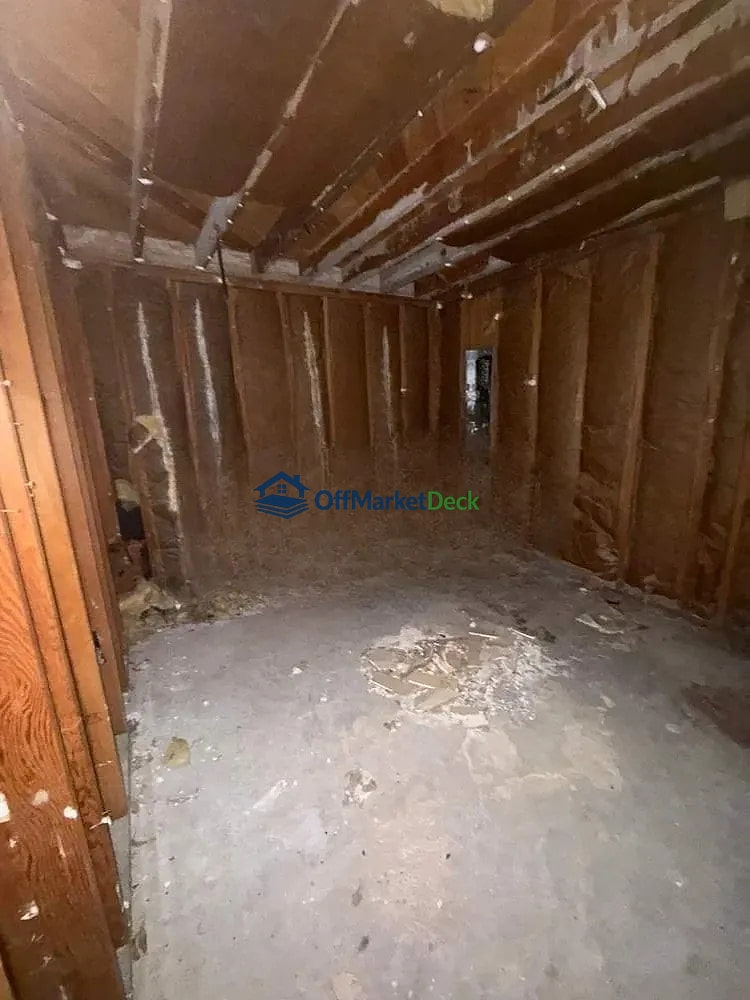 Off-market house in Lawton, Oklahoma — 2 beds, 1 bath, $40,000 — photo 7 of 8