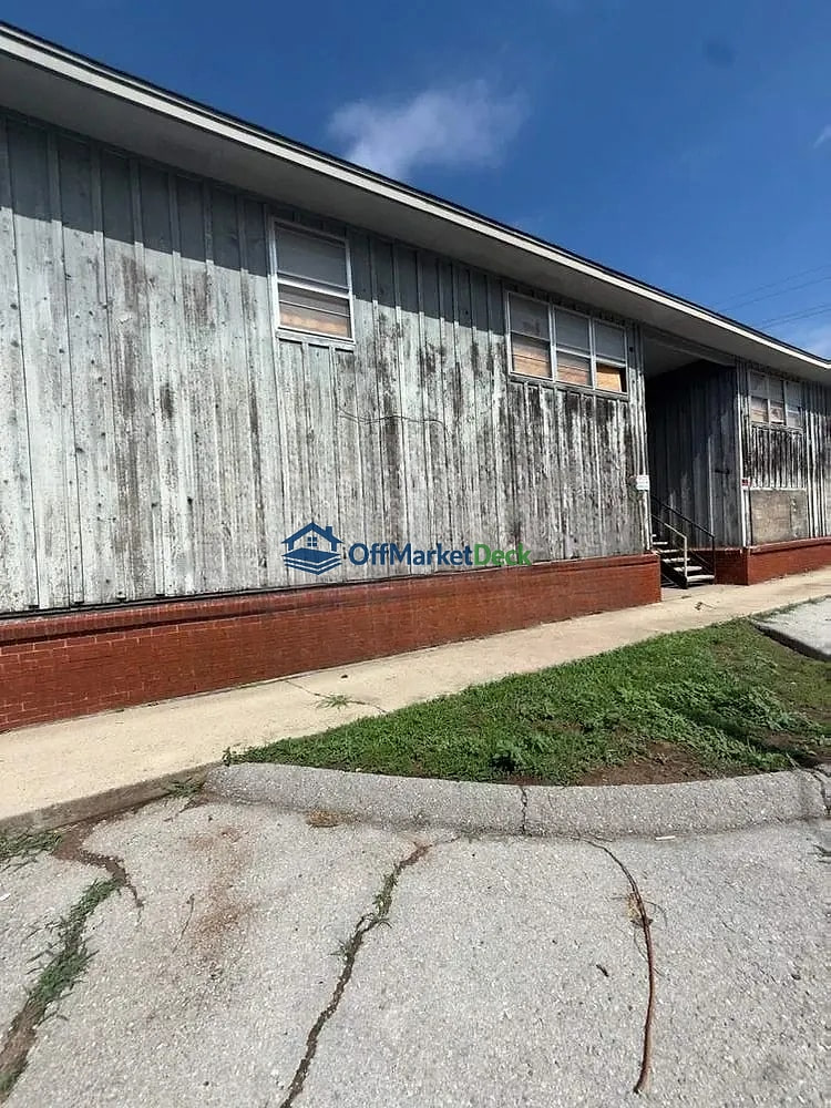 Off-market house in Lawton, Oklahoma — 2 beds, 1 bath, $40,000