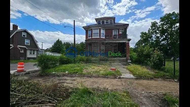 Off-market multi family in Detroit, Michigan — 6 beds, 2 baths, $57,300