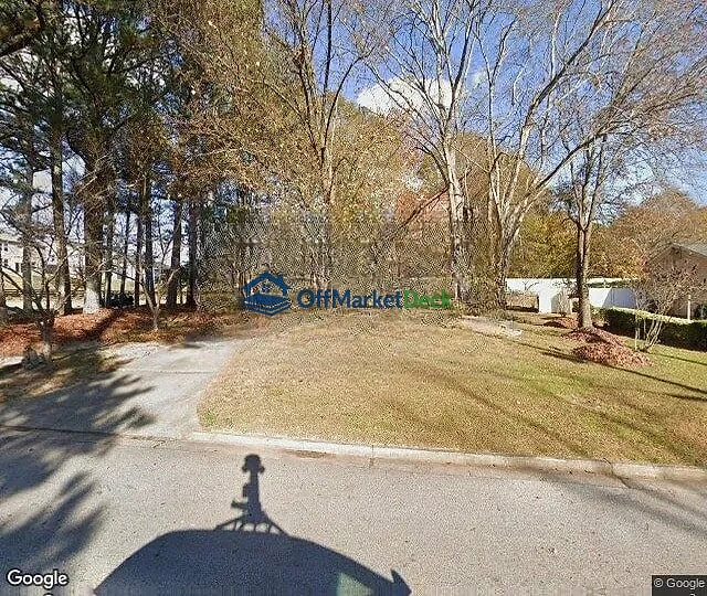 Off-market house in Snellville, Georgia — 3 beds, 2 baths, $200,000 — photo 2 of 3