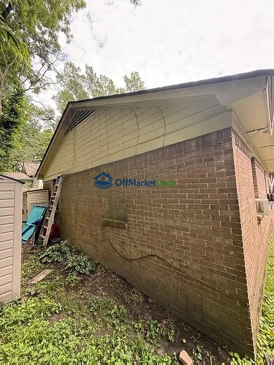 Off-market house in Memphis, Tennessee — 3 beds, 1 bath, $139,900 — photo 8 of 8