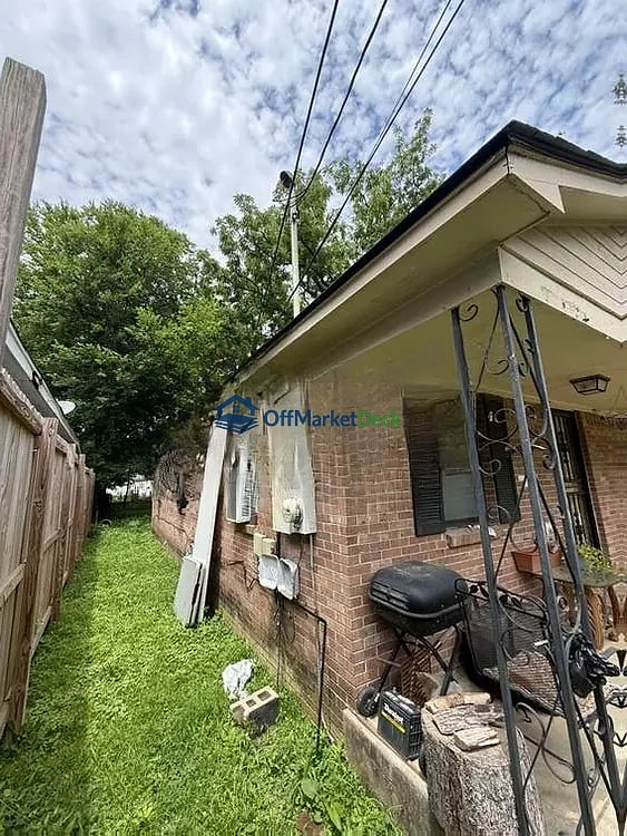 Off-market house in Memphis, Tennessee — 3 beds, 1 bath, $139,900 — photo 5 of 8
