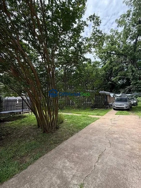 Off-market house in Memphis, Tennessee — 3 beds, 1 bath, $139,900 — photo 3 of 8