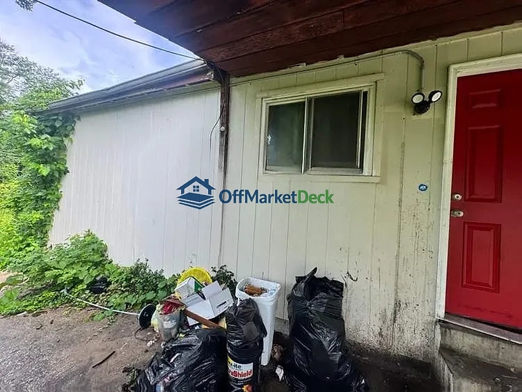 Off-market house in St. Louis, Missouri — 2 beds, 1 bath, $39,000 — photo 5 of 8