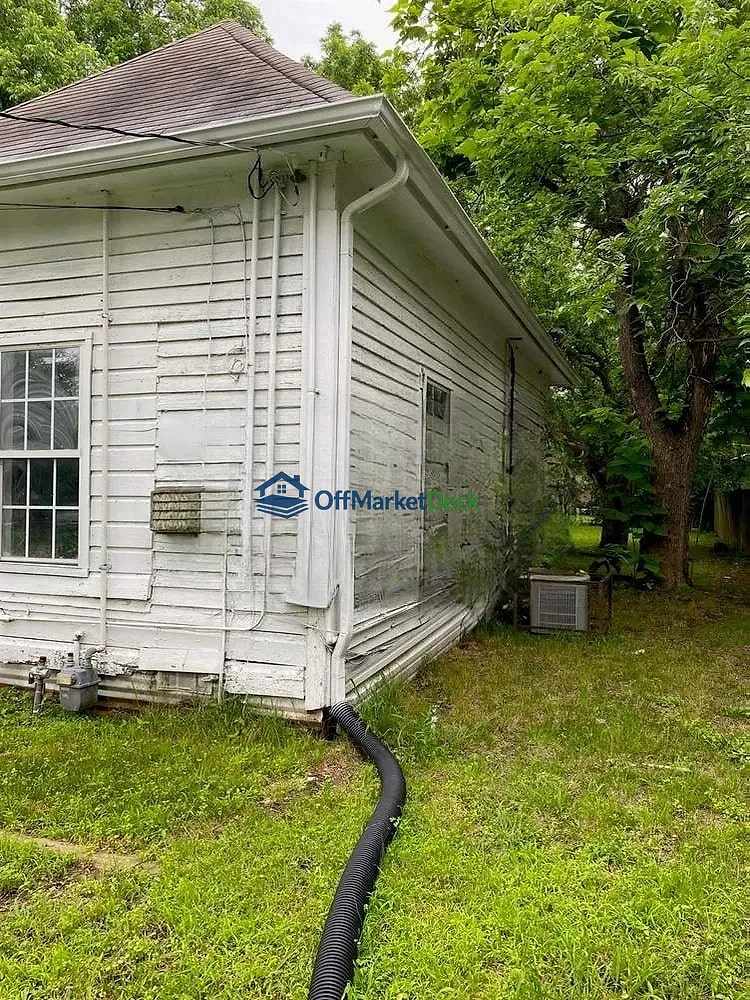 Off-market house in Terrell, Texas — 3 beds, 2 baths, $105,000 — photo 4 of 8