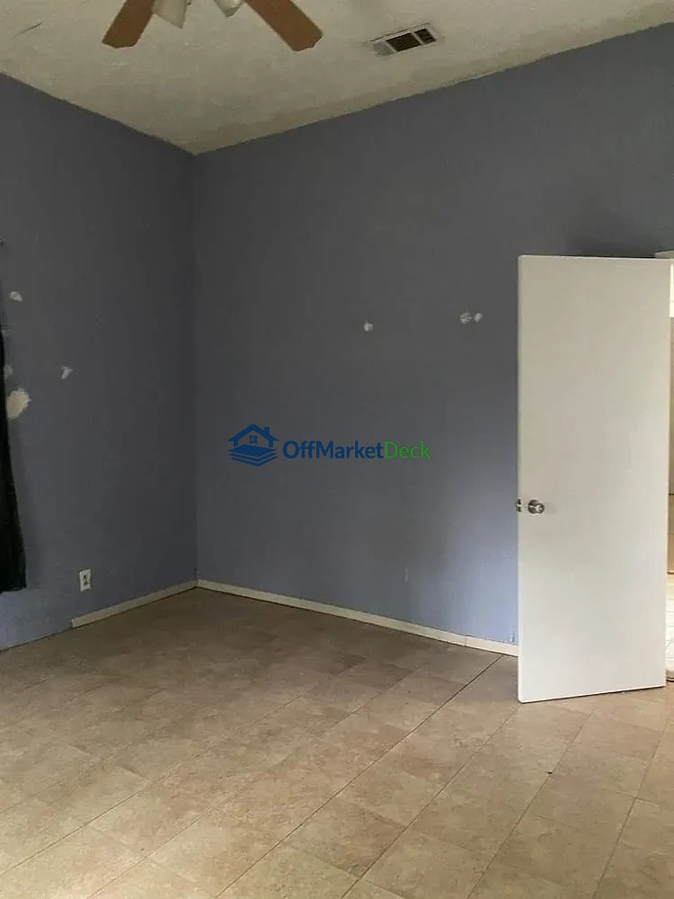 Off-market house in Terrell, Texas — 3 beds, 2 baths, $105,000 — photo 8 of 8