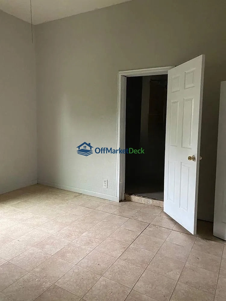 Off-market house in Terrell, Texas — 3 beds, 2 baths, $105,000 — photo 6 of 8