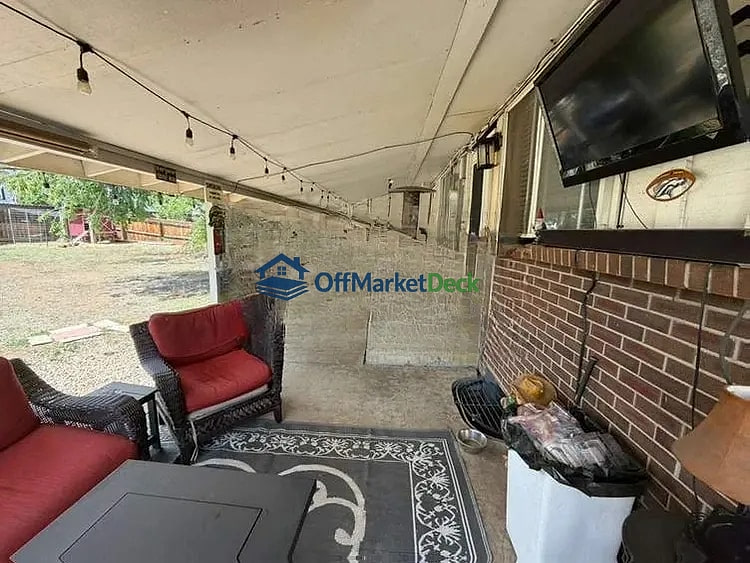 Off-market house in Arvada, Colorado — 4 beds, 2 baths, $499,000 — photo 4 of 8