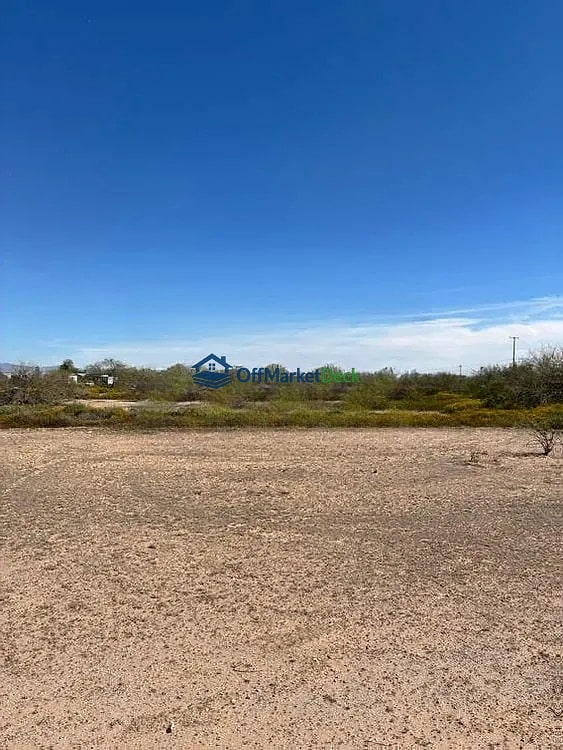 Off-market house in Tonopah, Arizona — 3 beds, 2 baths, $185,000 — photo 8 of 8