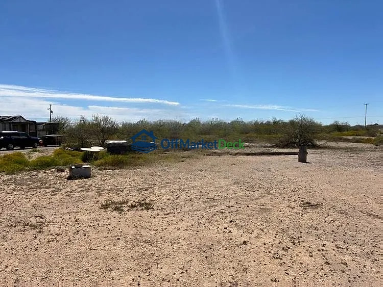 Off-market house in Tonopah, Arizona — 3 beds, 2 baths, $185,000 — photo 2 of 8