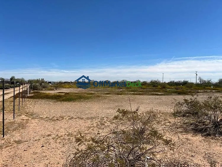 Off-market house in Tonopah, Arizona — 3 beds, 2 baths, $185,000 — photo 4 of 8
