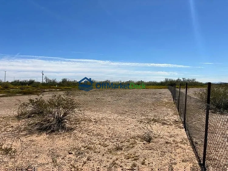 Off-market house in Tonopah, Arizona — 3 beds, 2 baths, $185,000 — photo 6 of 8