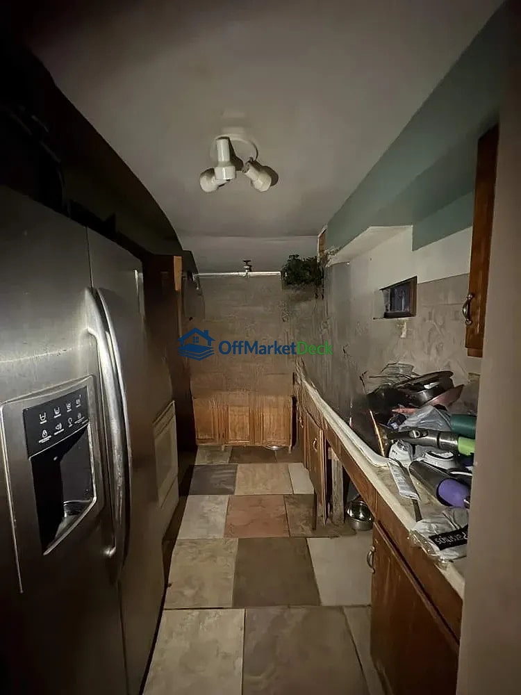 Off-market house in Tucson, Arizona — 3 beds, 2 baths, $200,000 — photo 6 of 8