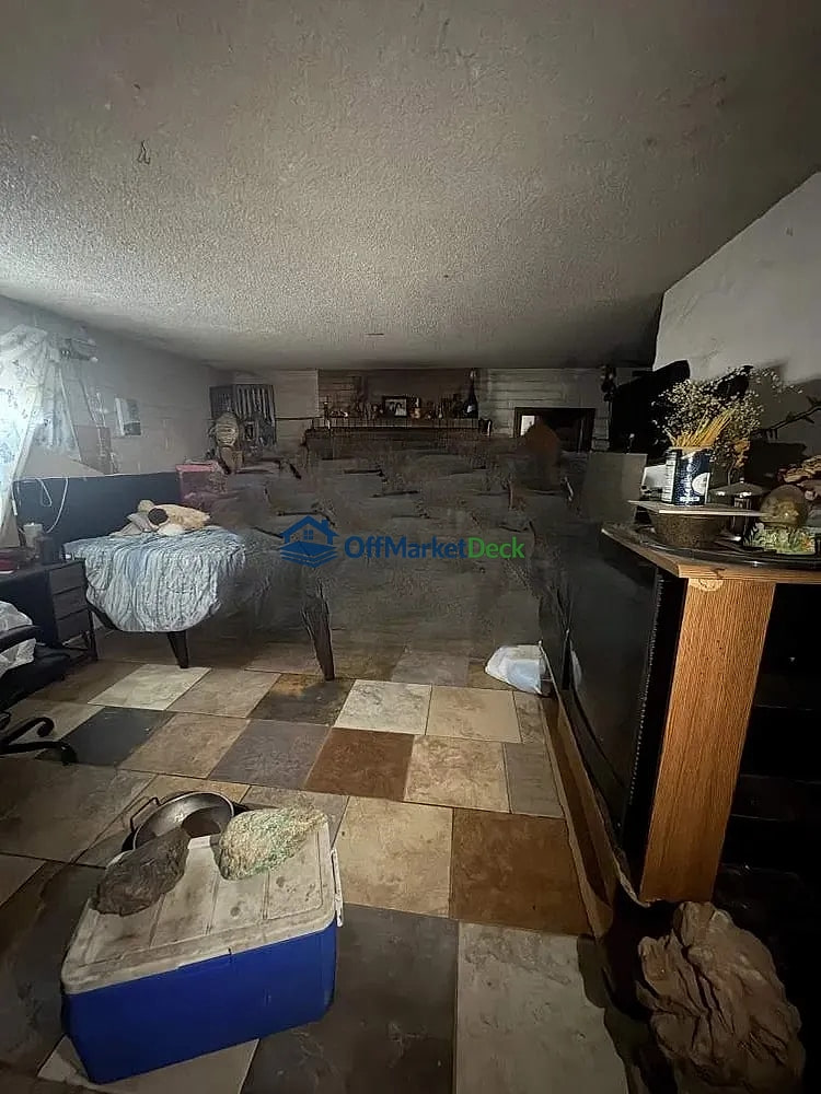 Off-market house in Tucson, Arizona — 3 beds, 2 baths, $200,000