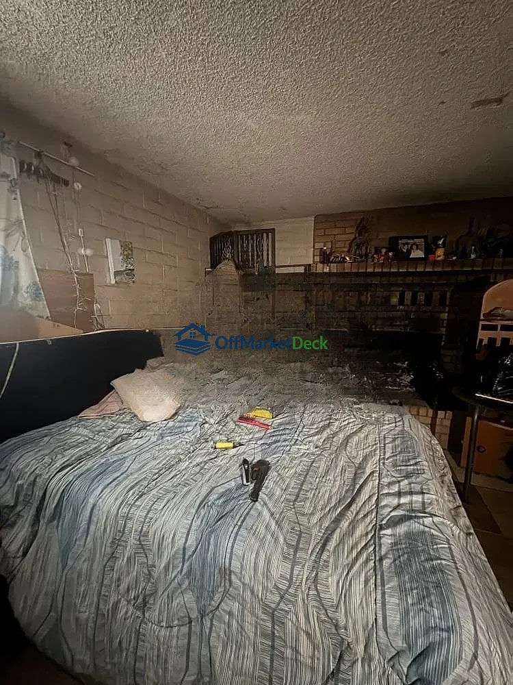 Off-market house in Tucson, Arizona — 3 beds, 2 baths, $200,000 — photo 4 of 8
