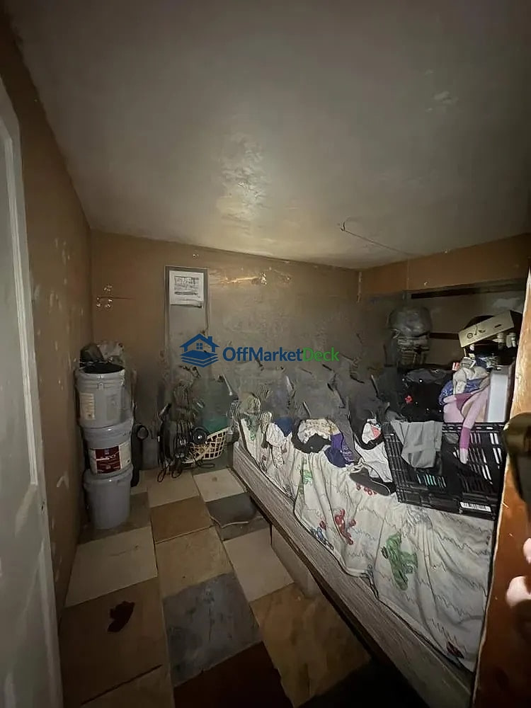 Off-market house in Tucson, Arizona — 3 beds, 2 baths, $200,000 — photo 7 of 8