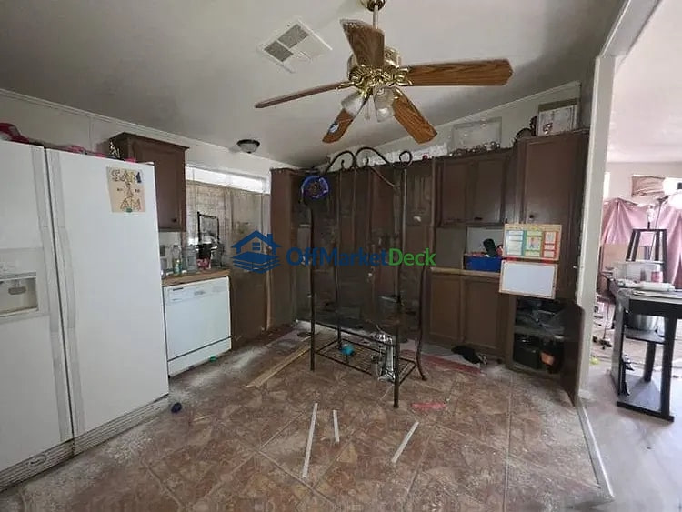 Off-market house in Chino Valley, Arizona — 3 beds, 2 baths, $194,000 — photo 3 of 8