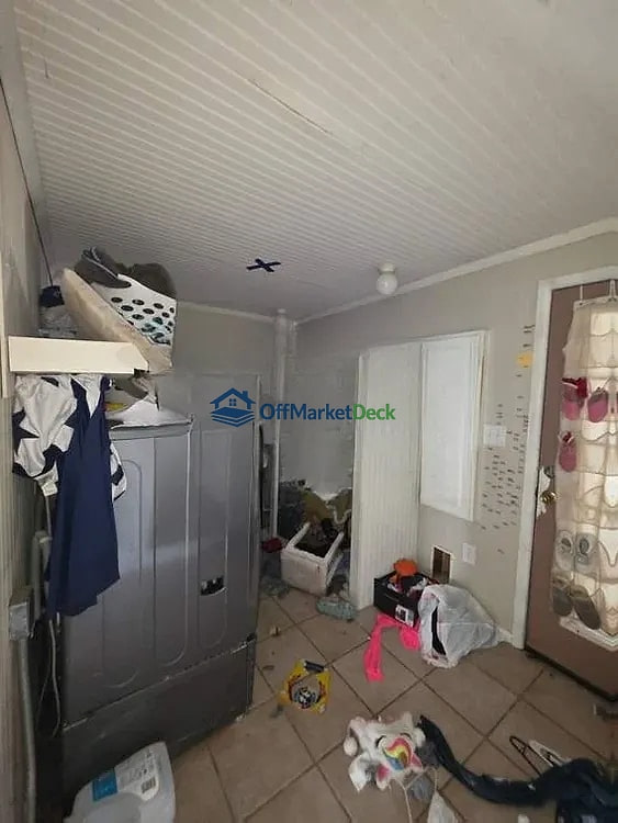 Off-market house in Chino Valley, Arizona — 3 beds, 2 baths, $194,000 — photo 8 of 8