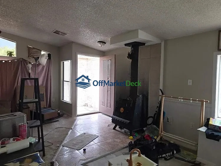 Off-market house in Chino Valley, Arizona — 3 beds, 2 baths, $194,000 — photo 2 of 8