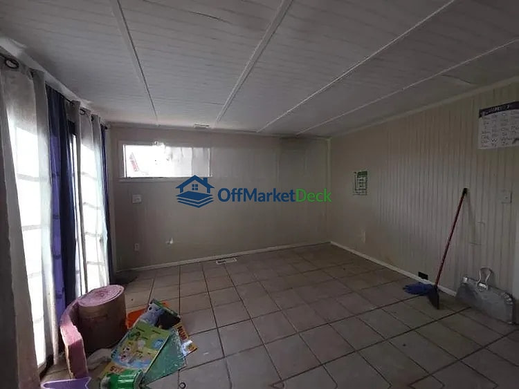 Off-market house in Chino Valley, Arizona — 3 beds, 2 baths, $194,000 — photo 7 of 8