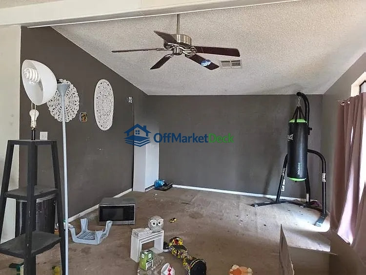 Off-market house in Chino Valley, Arizona — 3 beds, 2 baths, $194,000