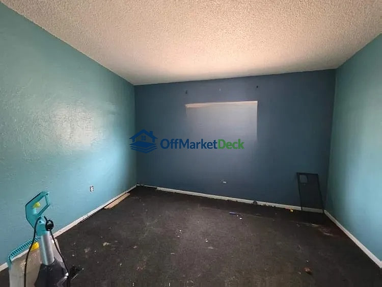 Off-market house in Chino Valley, Arizona — 3 beds, 2 baths, $194,000 — photo 5 of 8
