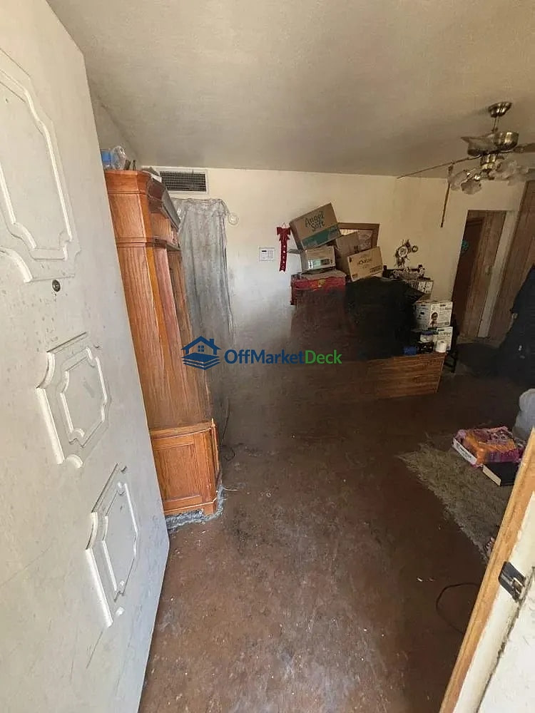 Off-market house in Morristown, Arizona — 4 beds, 2 baths, $158,000