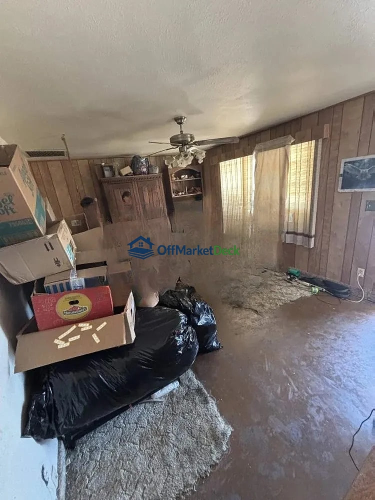 Off-market house in Morristown, Arizona — 4 beds, 2 baths, $158,000 — photo 2 of 8
