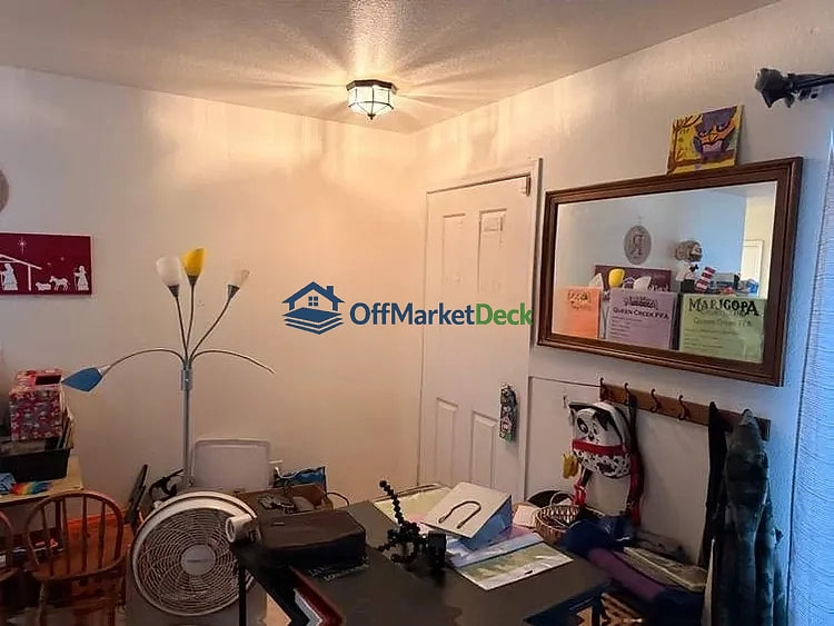 Off-market house in San Tan Valley, Arizona — 3 beds, 2.5 baths, $282,400 — photo 4 of 8