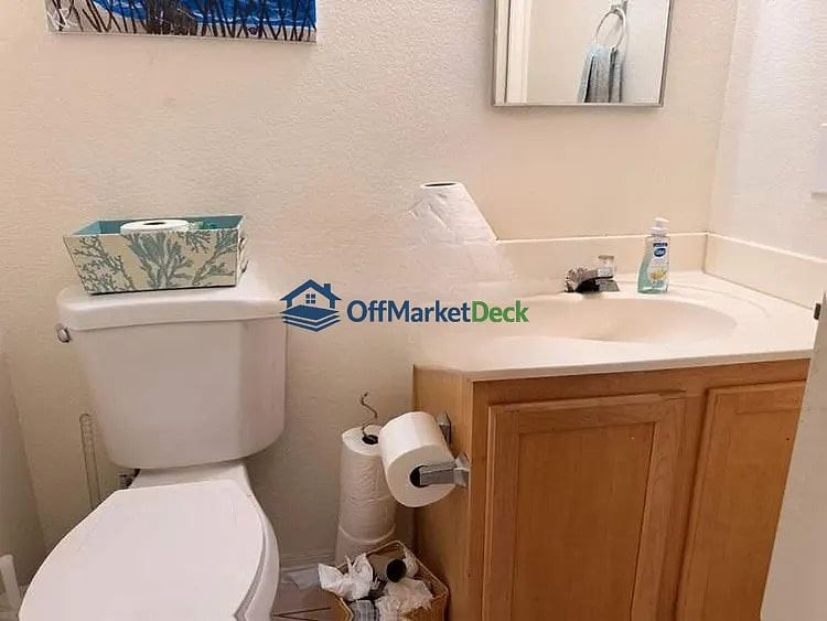 Off-market house in San Tan Valley, Arizona — 3 beds, 2.5 baths, $282,400 — photo 7 of 8