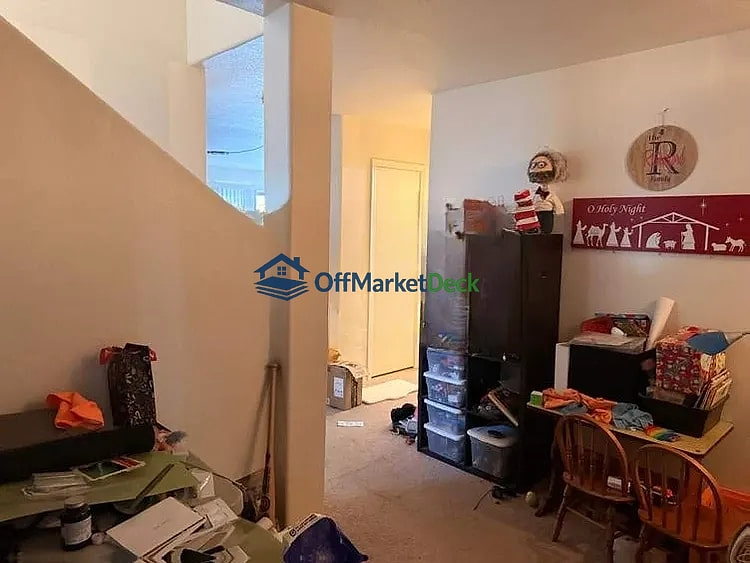 Off-market house in San Tan Valley, Arizona — 3 beds, 2.5 baths, $282,400 — photo 3 of 8