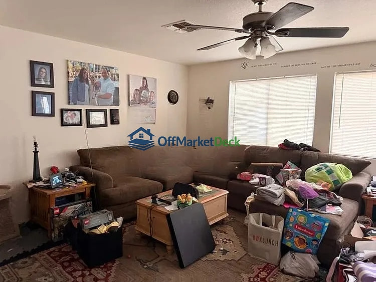 Off-market house in San Tan Valley, Arizona — 3 beds, 2.5 baths, $282,400 — photo 8 of 8