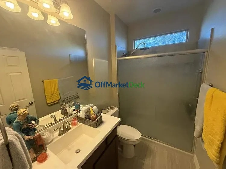 Off-market house in Goodyear, Arizona — 2 beds, 2 baths, $340,000 — photo 6 of 8