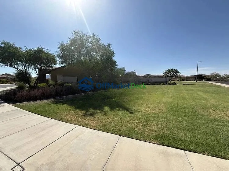 Off-market house in Goodyear, Arizona — 2 beds, 2 baths, $340,000 — photo 2 of 8