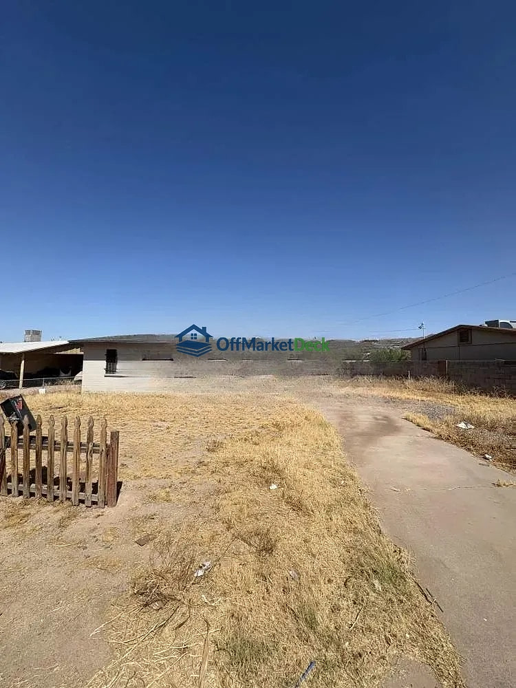 Off-market house in Phoenix, Arizona — 3 beds, 1 bath, $215,000