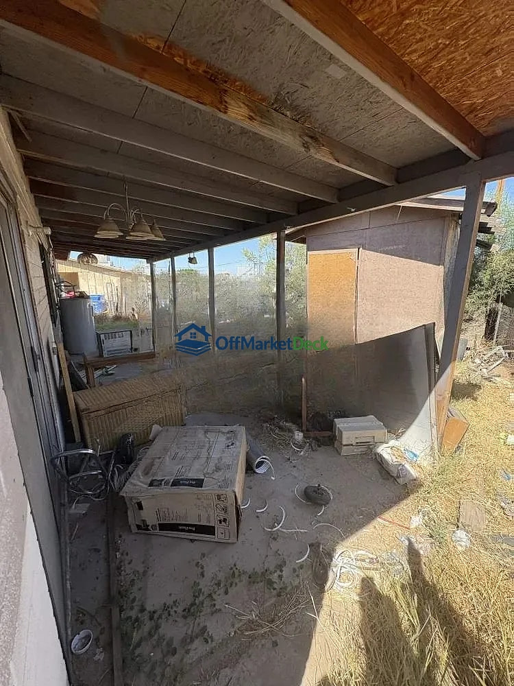 Off-market house in Phoenix, Arizona — 3 beds, 1 bath, $215,000 — photo 3 of 8