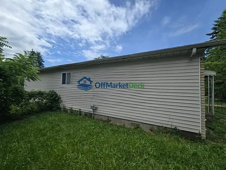 Off-market house in Taylor, Michigan — 3 beds, 1 bath, $99,000 — photo 7 of 8