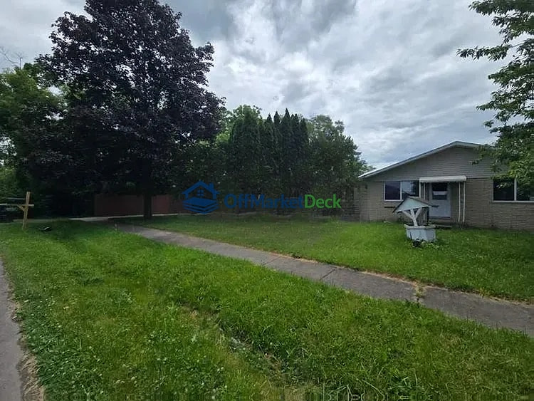 Off-market house in Taylor, Michigan — 3 beds, 1 bath, $99,000 — photo 5 of 8
