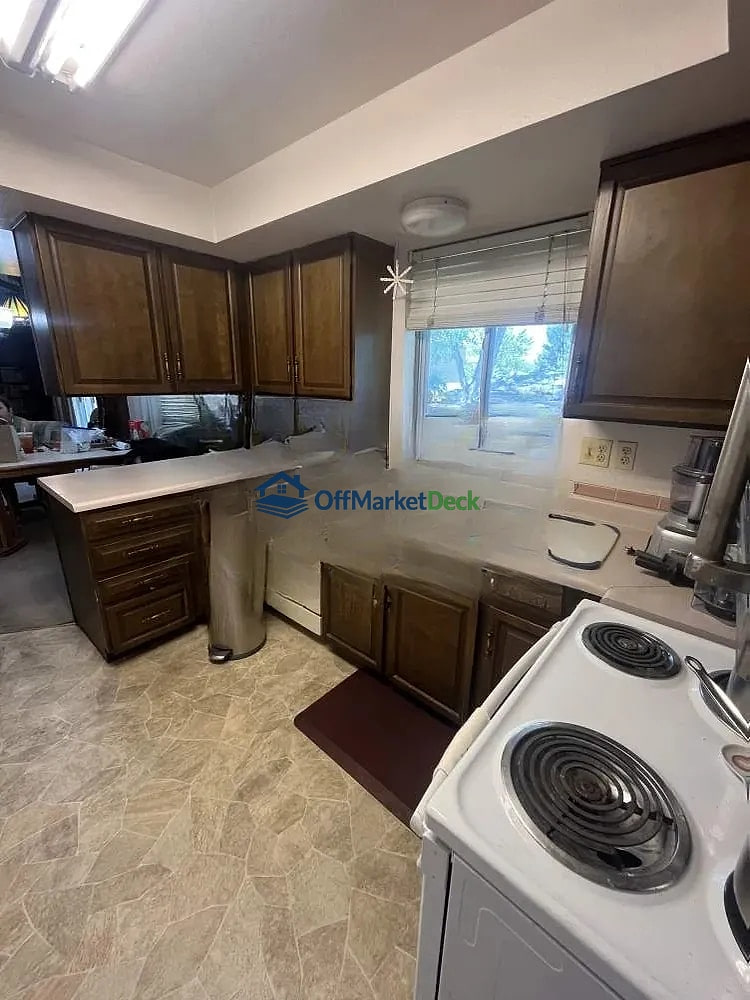 Off-market house in Centennial, Colorado — 4 beds, 4 baths, $525,000 — photo 7 of 8