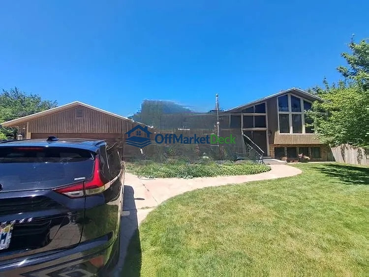 Off-market house in Salt Lake City, Utah — 4 beds, 3 baths, $549,000 — photo 2 of 8