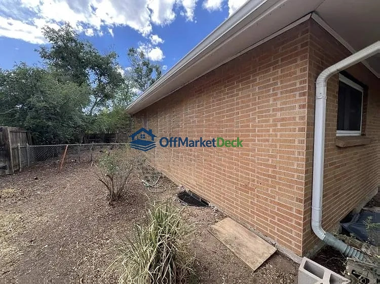 Off-market house in Lakewood, Colorado — 3 beds, 2 baths, $469,000 — photo 4 of 8